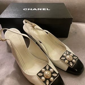 Vintage Chanel slingbacks